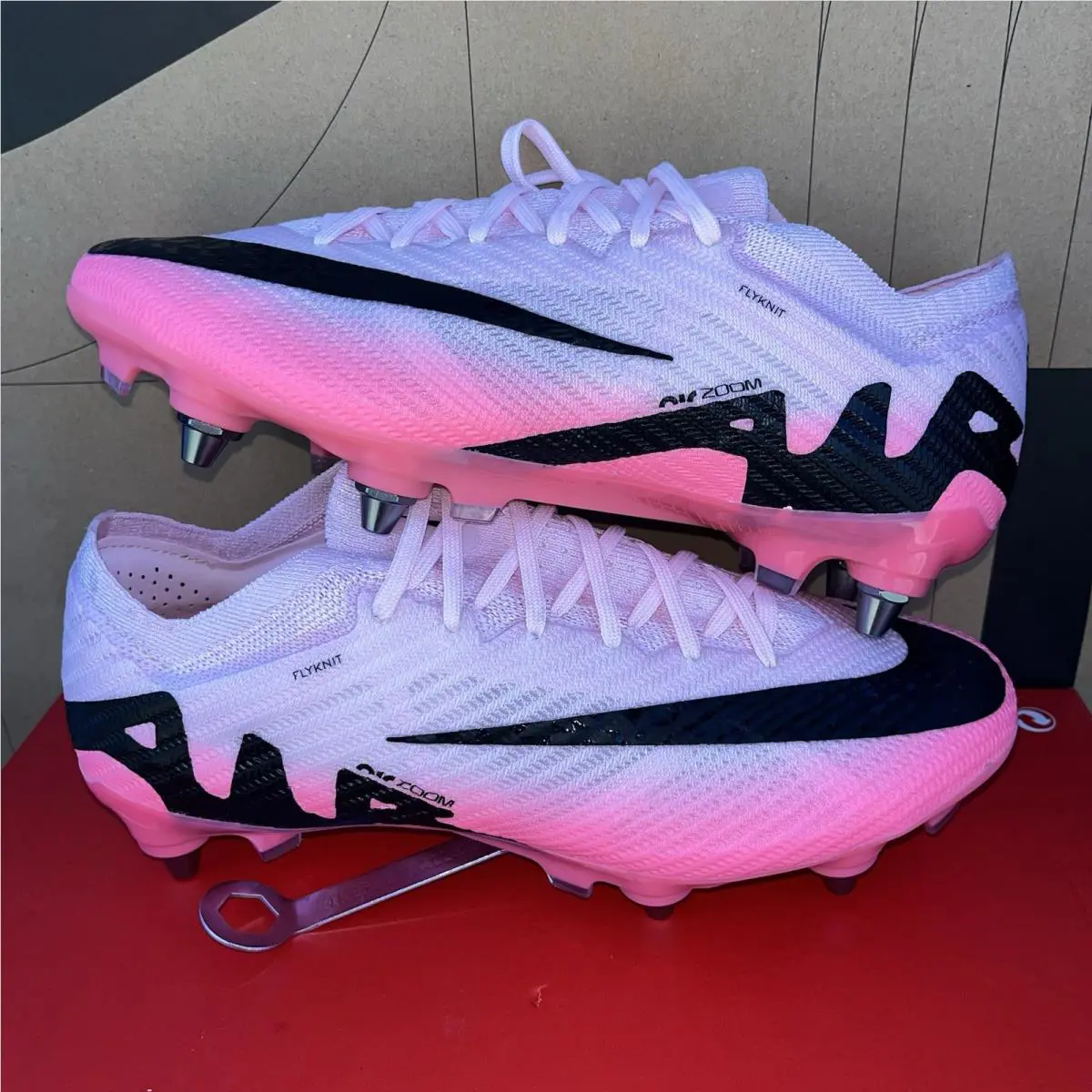 Nike shoes - Pink (UPC: 196608164814) 0