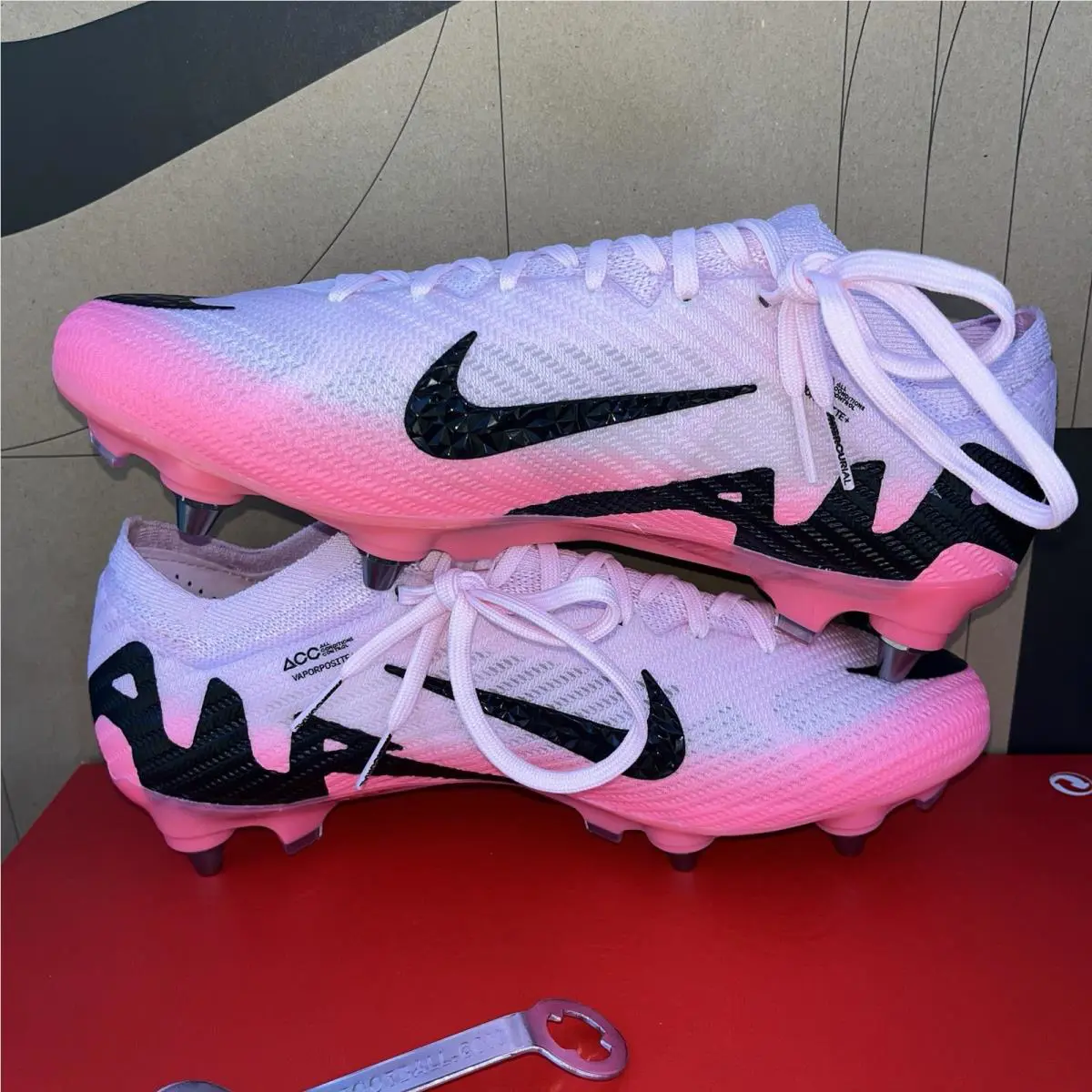 Nike shoes - Pink (UPC: 196608164814) 1