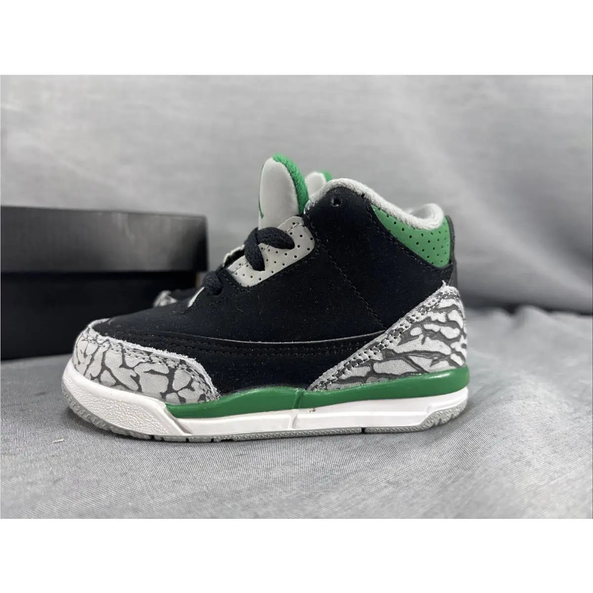 Nike shoes - Air Jordan 3 - Air - 832033-030 - Pine Green 1