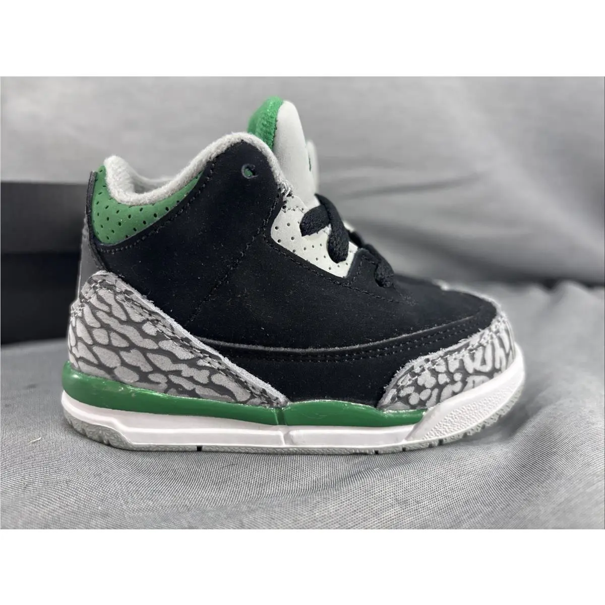 Nike shoes - Air Jordan 3 - Air - 832033-030 - Pine Green 3