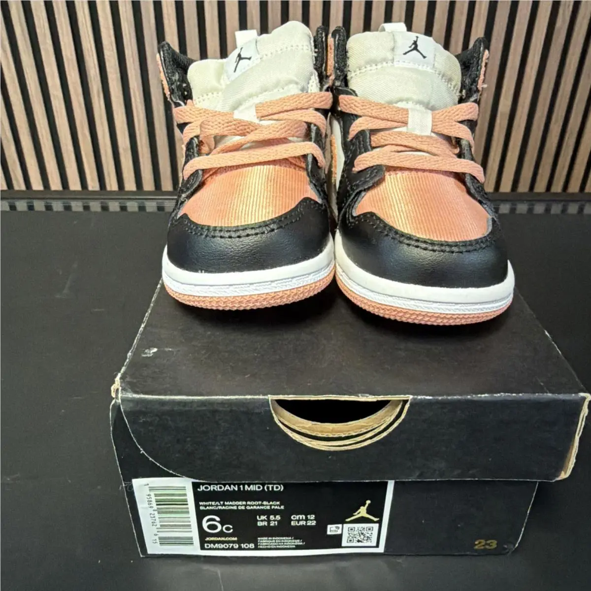 Nike shoes - Air Jordan 1 - Air - Pink 1