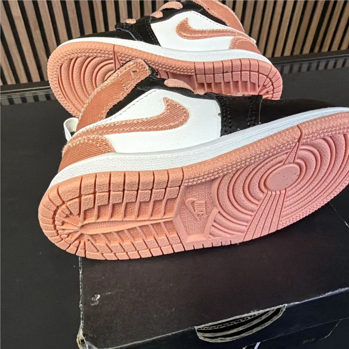 Nike shoes - Air Jordan 1 - Air - Pink 6