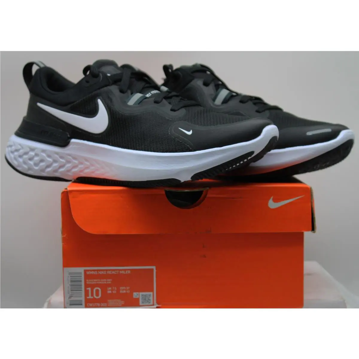Wmns Nike React Miler Running Size 10 US Black Grey