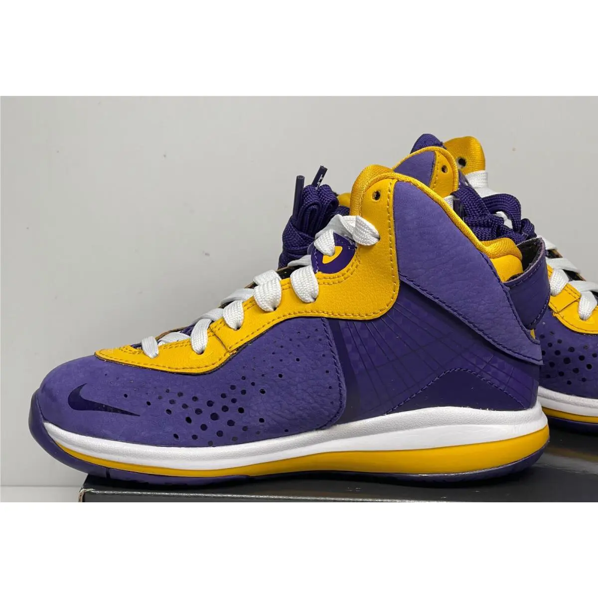 Nike shoes - LeBron 8 PS - LeBron - LAKERS (UPC: 194953599138) 4