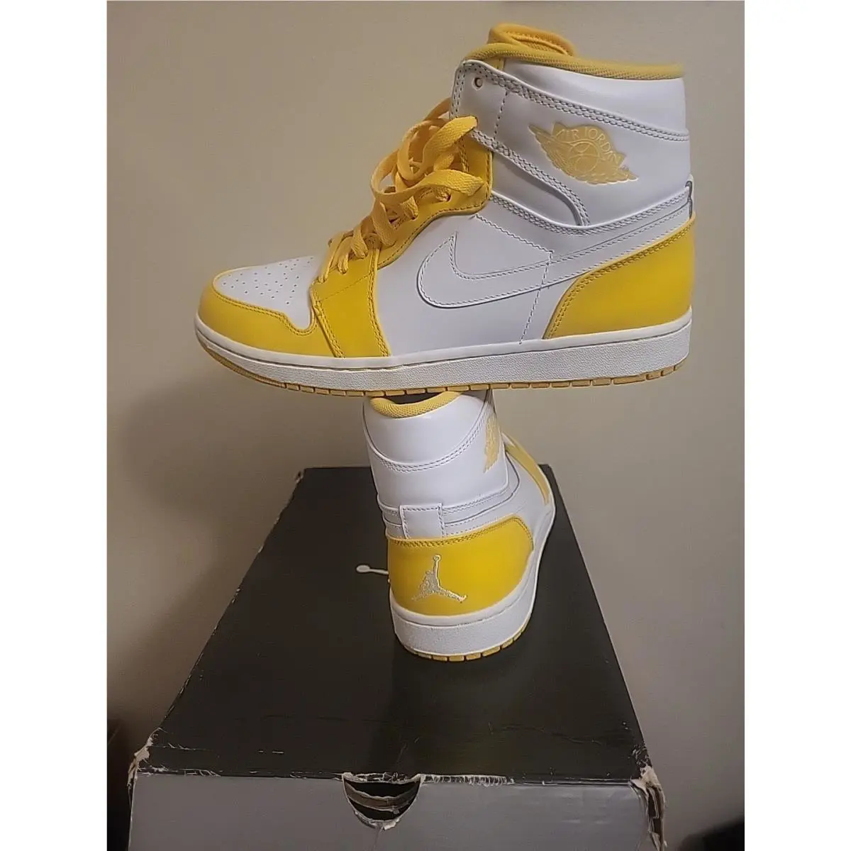 Nike shoes - Jordan 1 Mid - Mid - 332550102 - Yellow 3