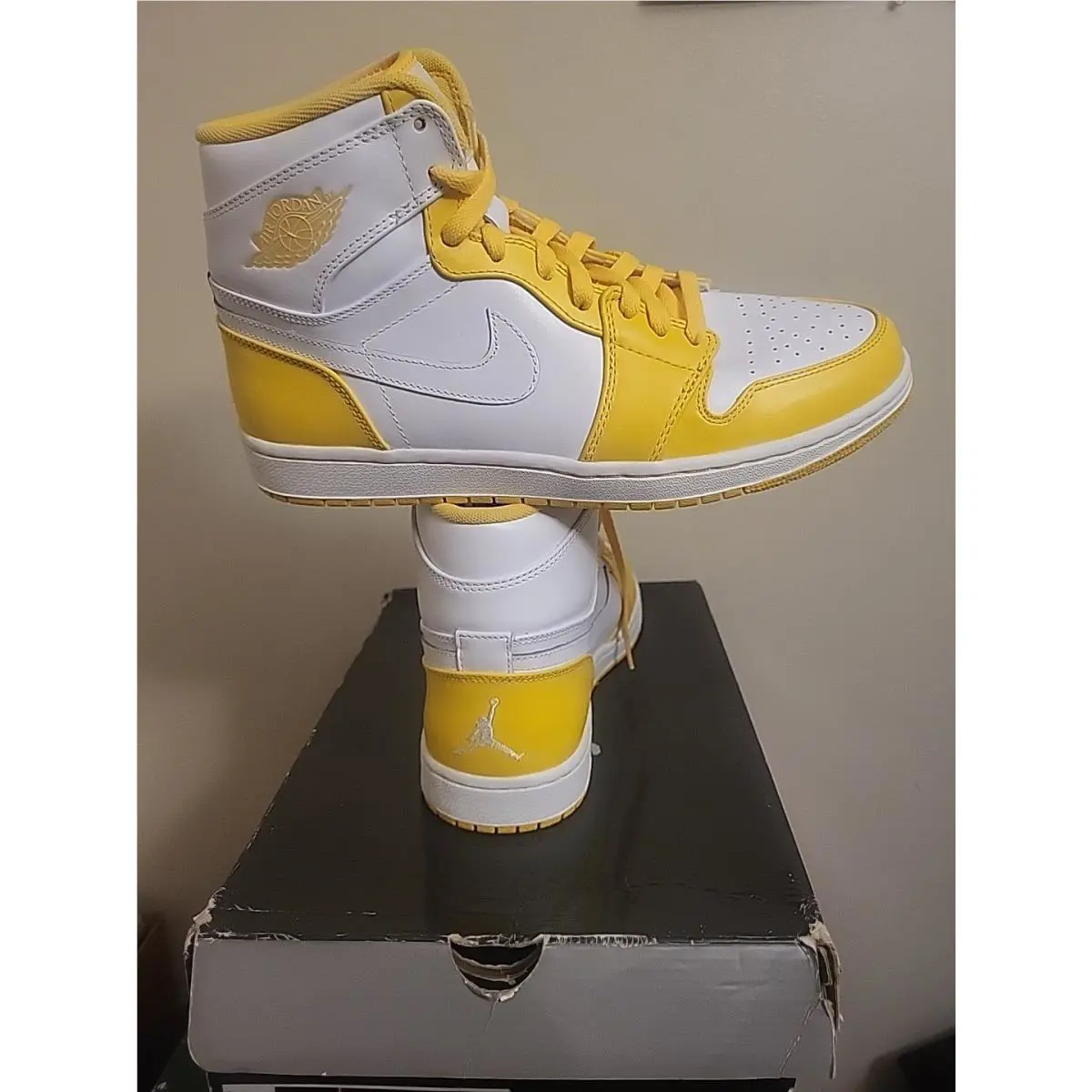 Nike shoes - Jordan 1 Mid - Mid - 332550102 - Yellow 4