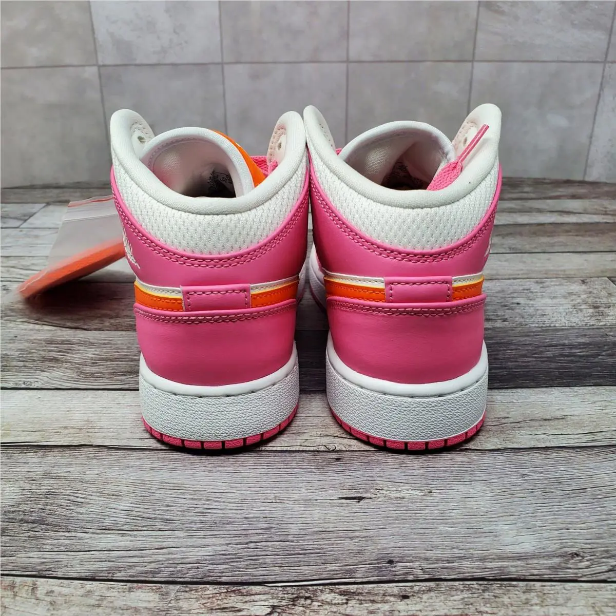 Nike shoes - Air Jordan 1 Mid GS - Pink 1