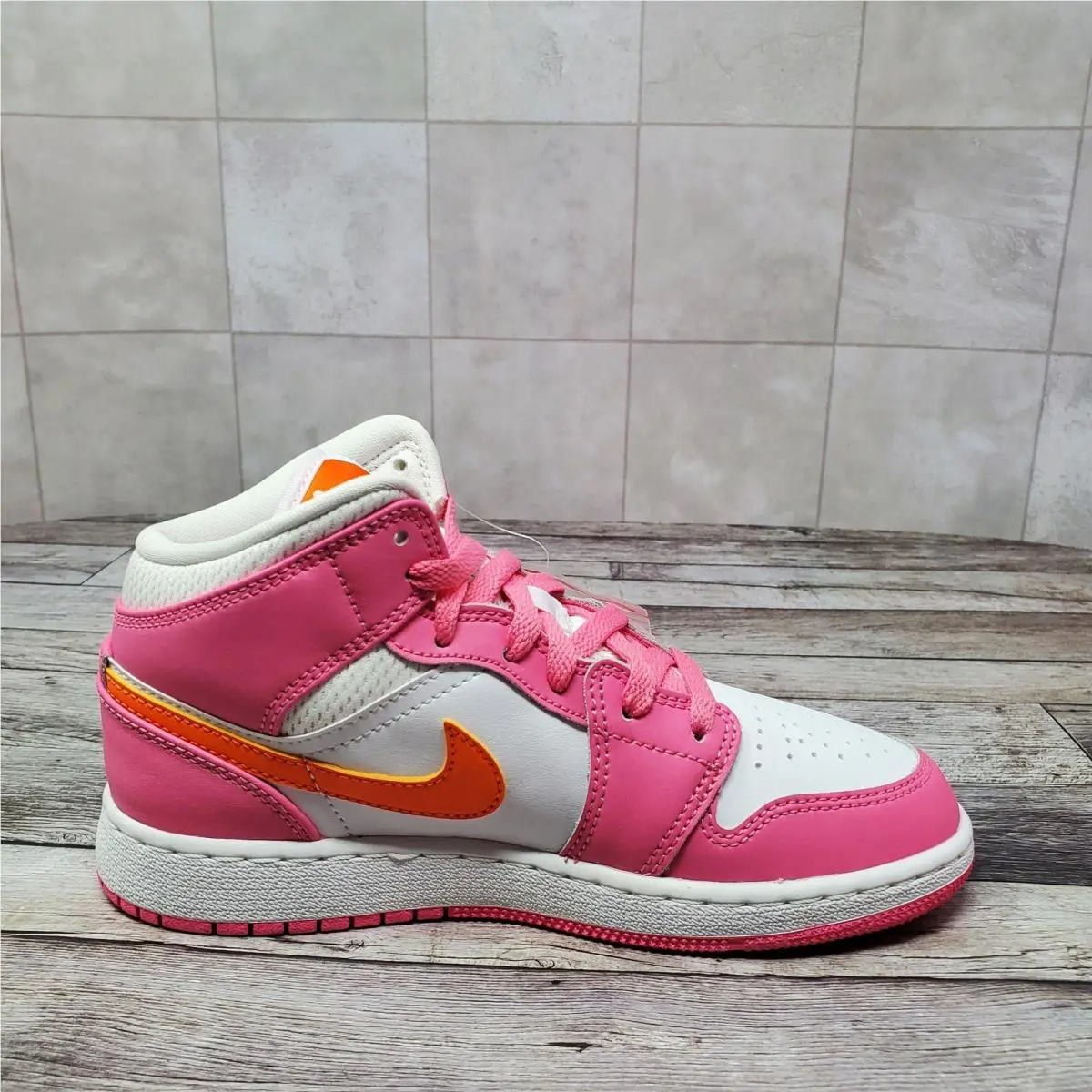 Nike shoes - Air Jordan 1 Mid GS - Pink 4