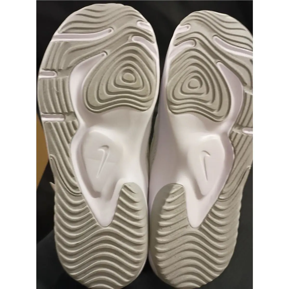 Nike shoes - Nike Legend Essential 3 - Legend Essential - White 3
