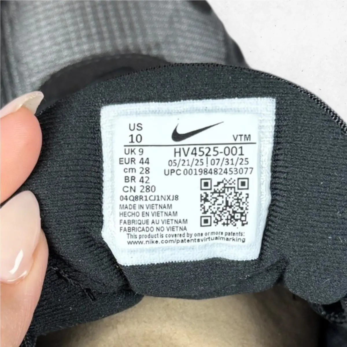 Nike shoes - Black 1