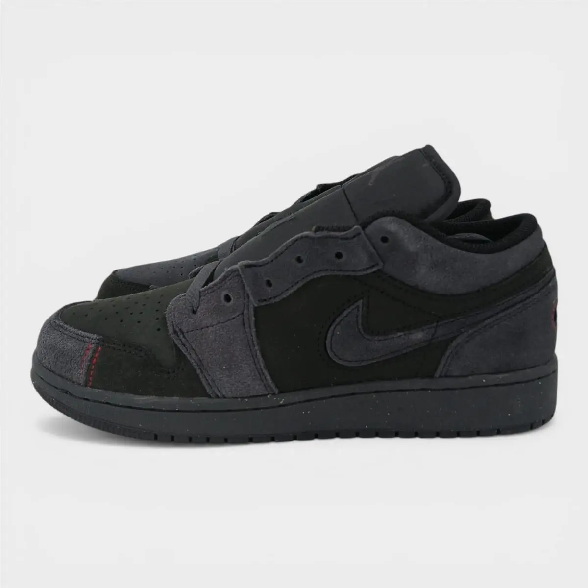 Nike shoes - As Pictured 0