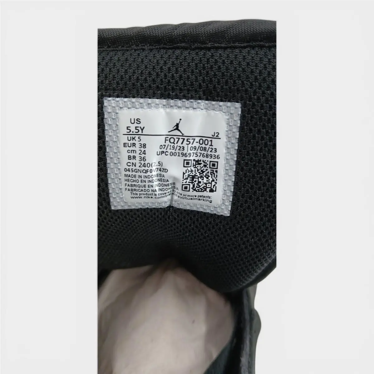 Nike shoes - As Pictured 4