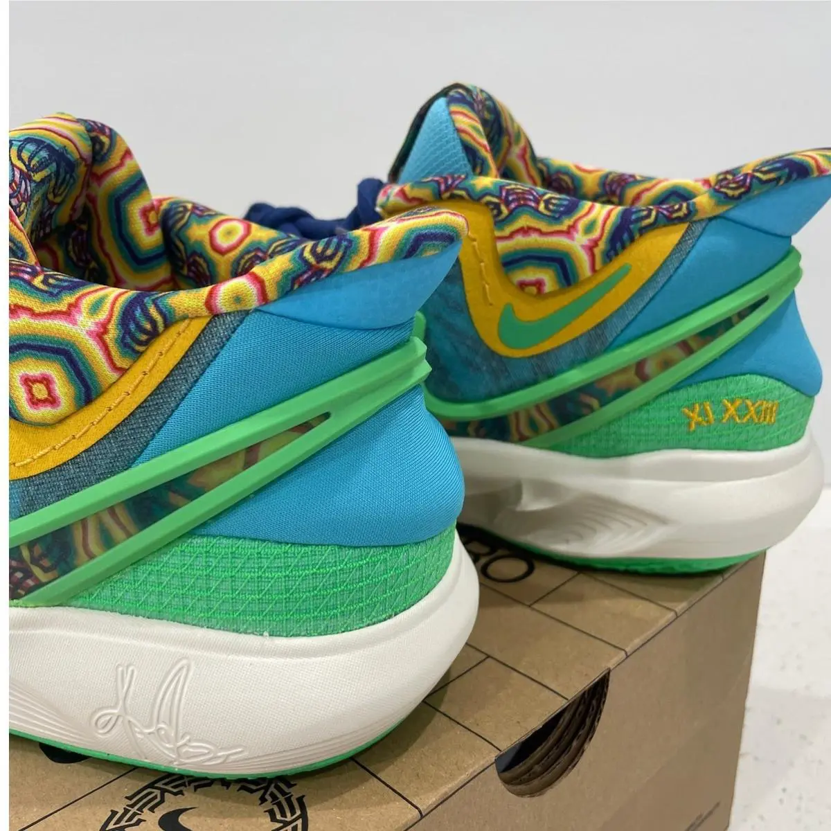 Nike shoes - DV3018 400 - Multicolor (UPC: 196154608633) 4