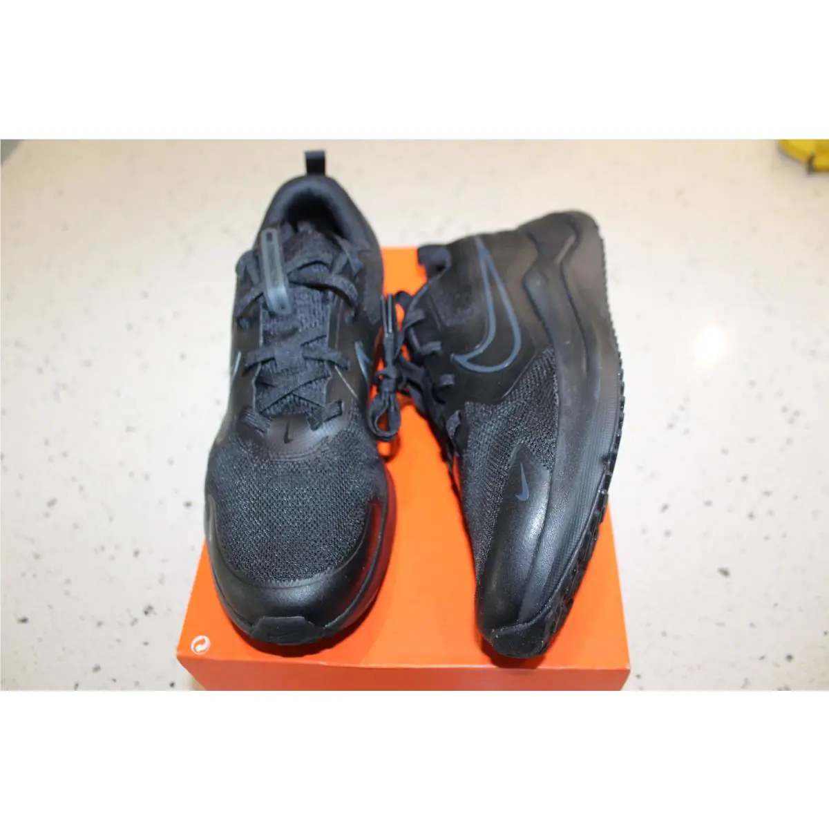 Boys Girls Nike SZ 5 Youth Shoes Black Cosmic Runner
