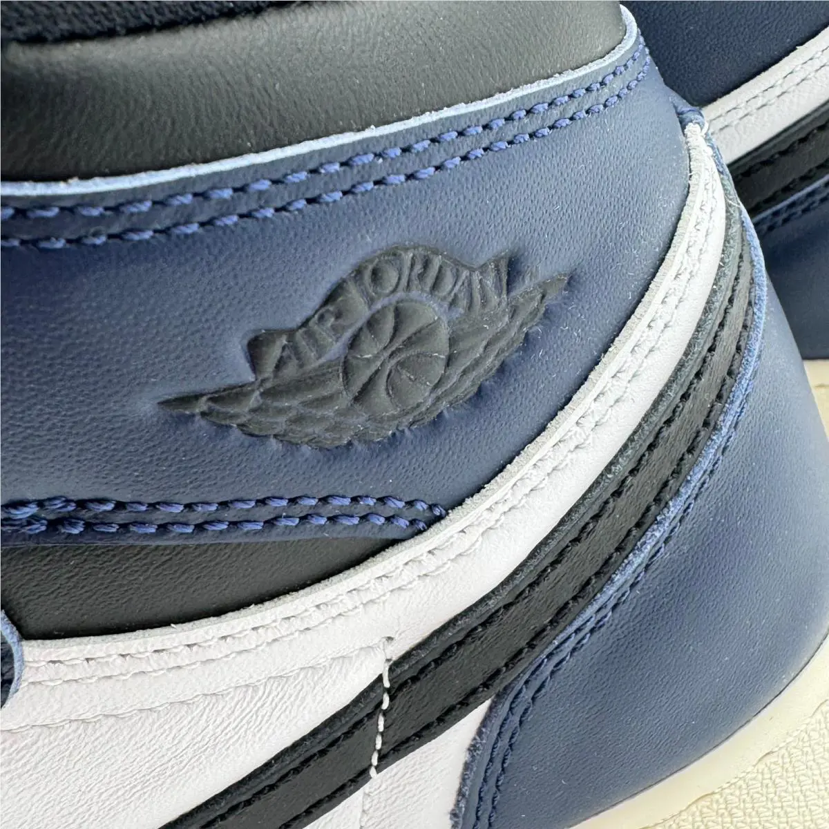 Nike shoes - Air Jordan 1 - Air - Blue 12