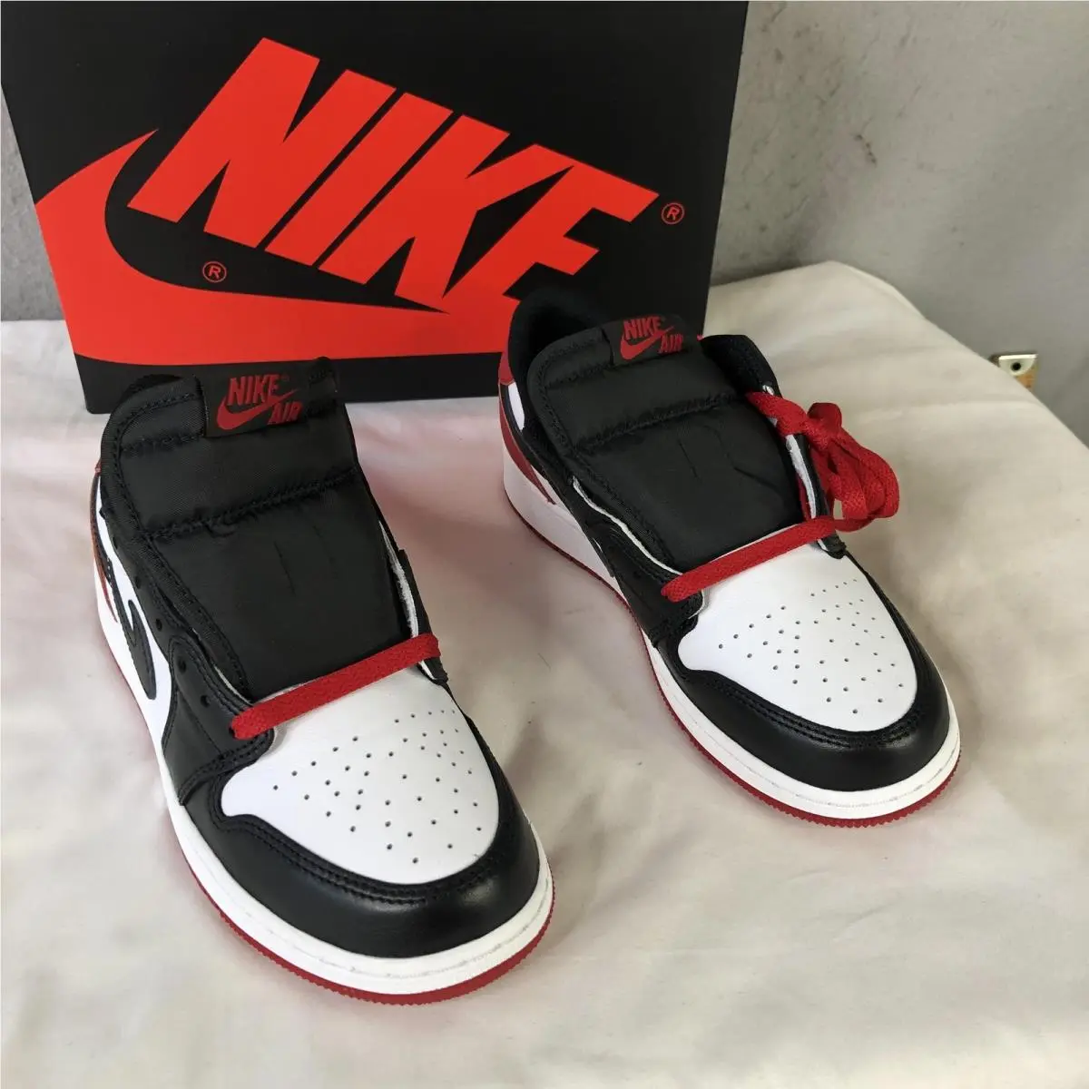 Nike Air Jordan 1 Retro Low OG Shoes Boys Size 6.5Y White Black Red CZ0858-106