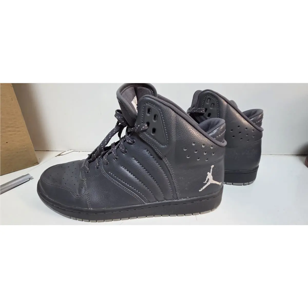Nike shoes - Air Jordan 12 - Air - Gray 3
