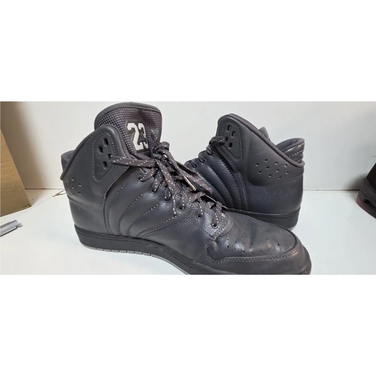 Nike shoes - Air Jordan 12 - Air - Gray 4