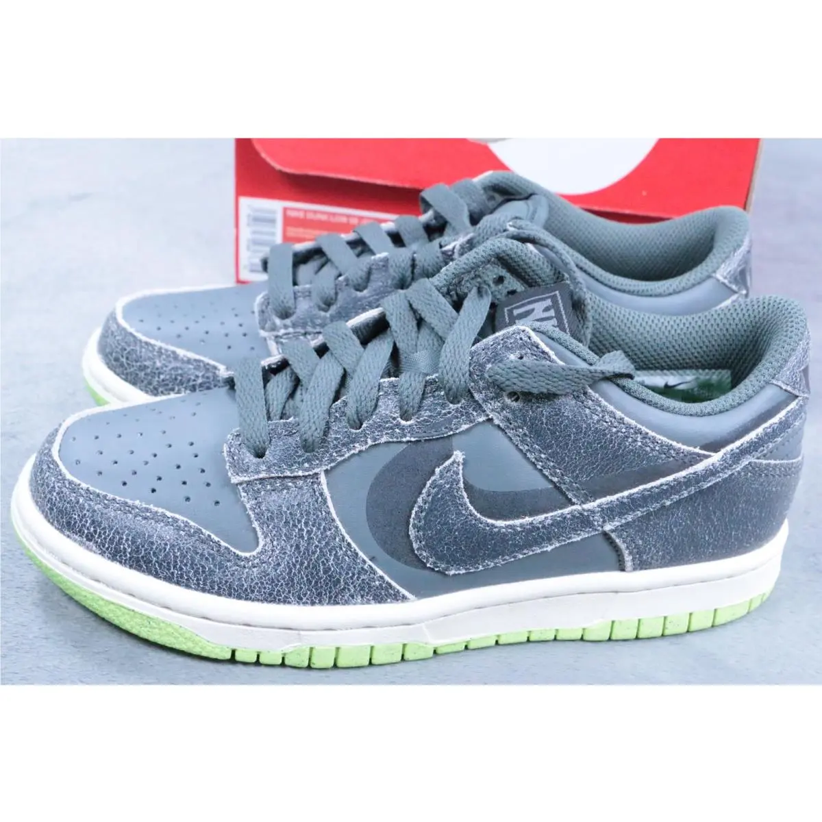 Nike Dunk Low SE Halloween GS DQ6215 001 Kids Grey Ghost Green Shoe Size 3.5Y