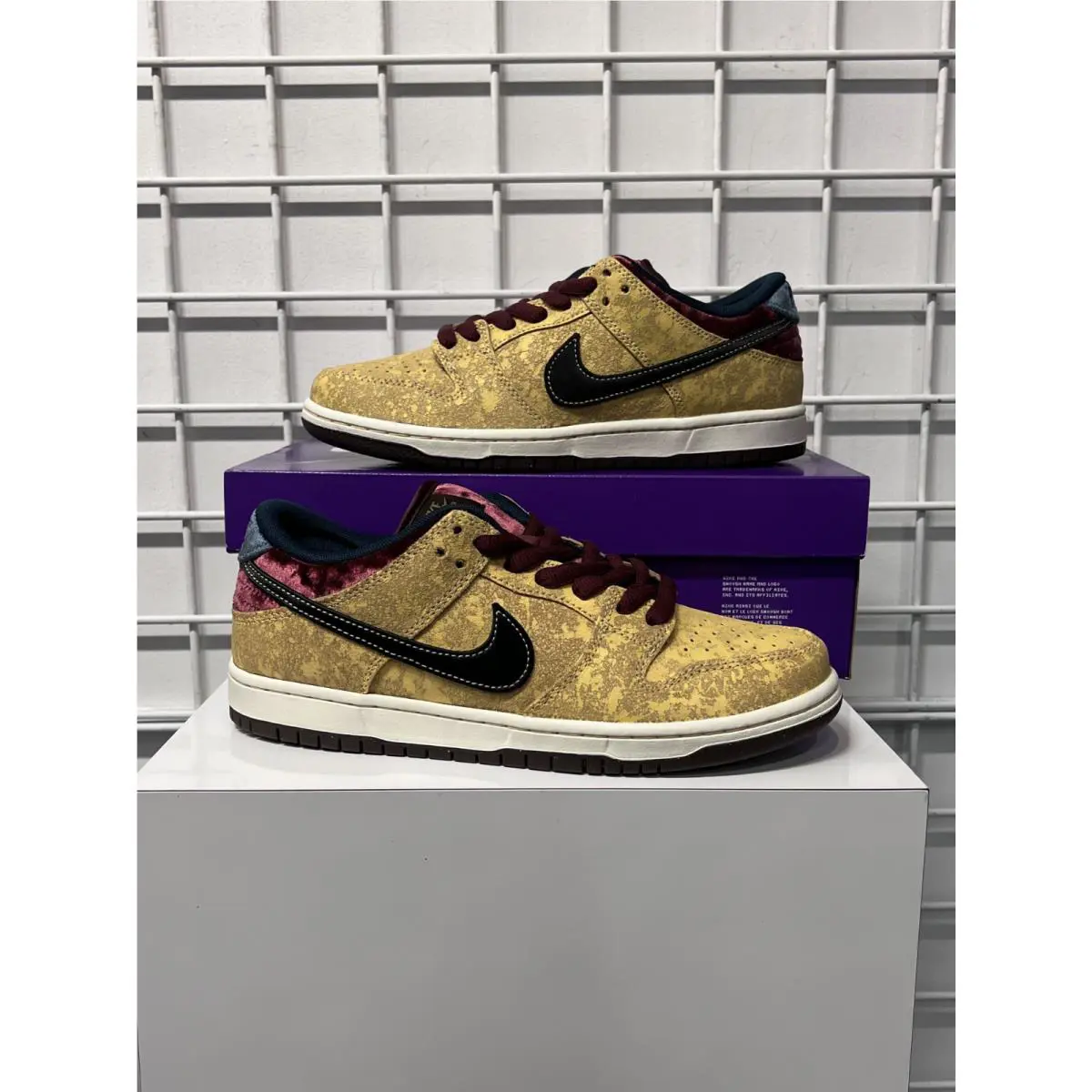 Nike SB Dunk Low Cinema Size 8.5