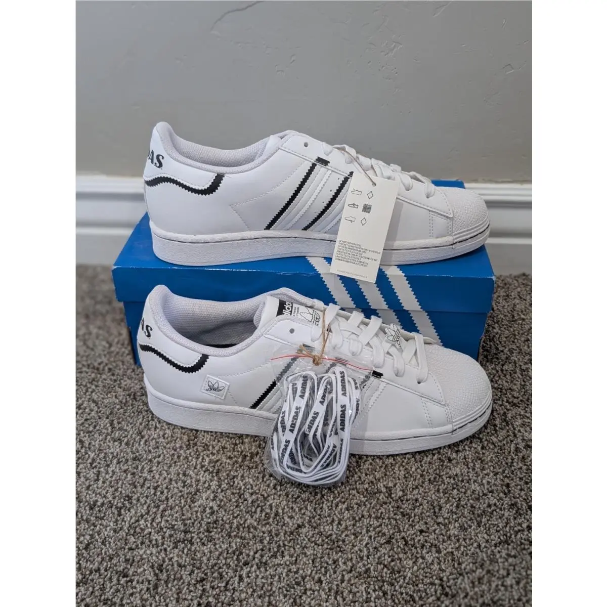 Size 9.5 Men`s Adidas Superstar White/black Lace Up Trainers Shoes GV7186