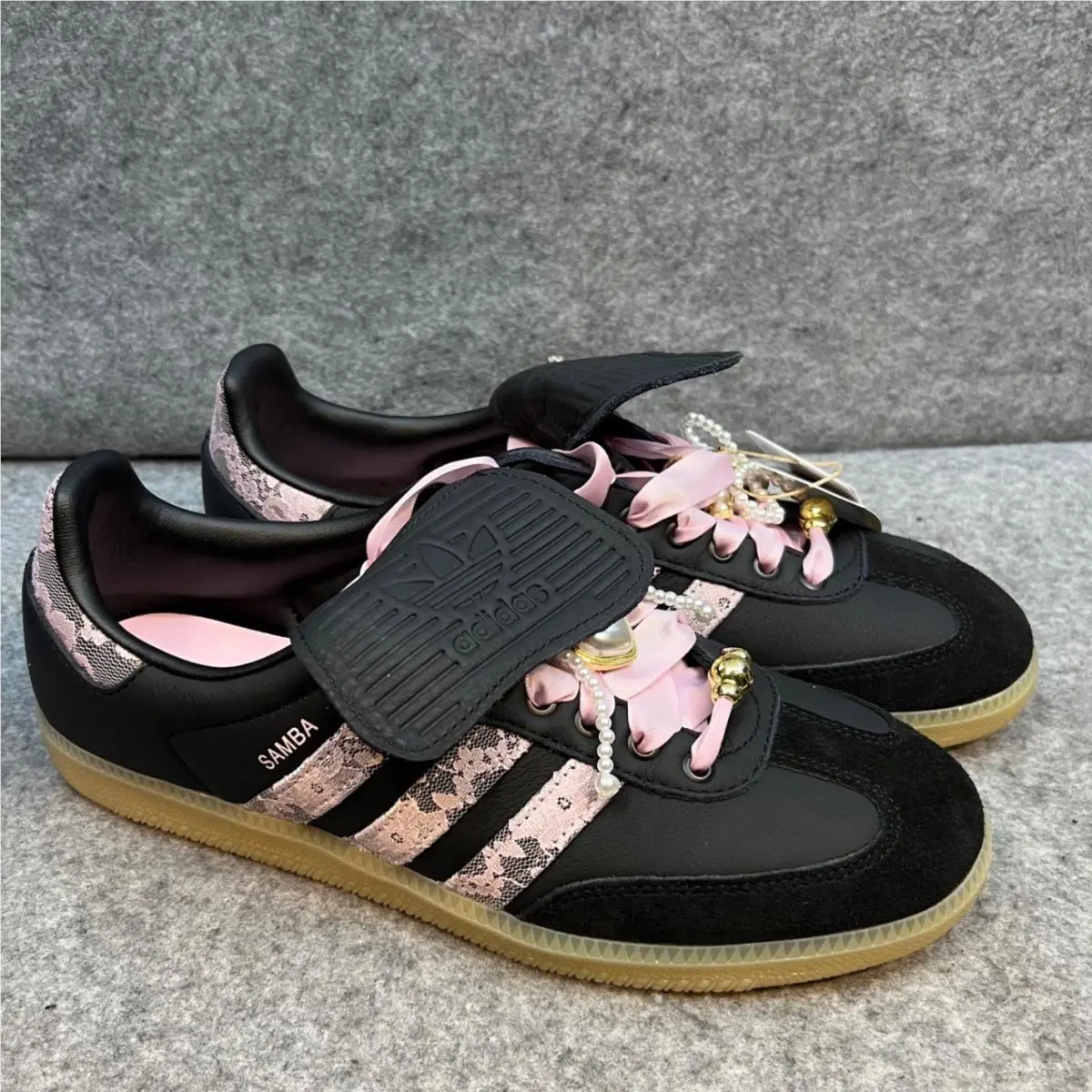 Adidas Samba LT Women`s Black Pink Lace Pearls Heart Charm Sneakers Size 9.5