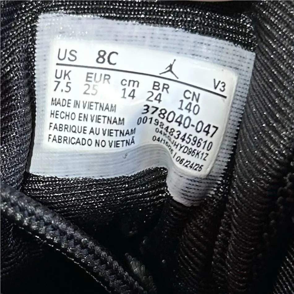 Nike shoes - Air Jordan 11 - Air - Black 4