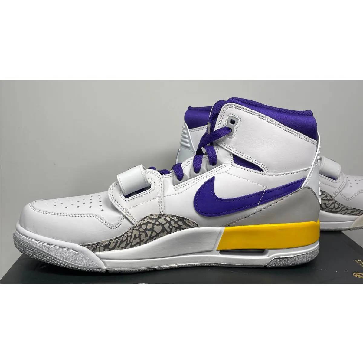 Nike shoes - Jordan Legacy 312 - Legacy - AV3922-157 - White/Field Purple-Amarillo (UPC: 887231287956) 4