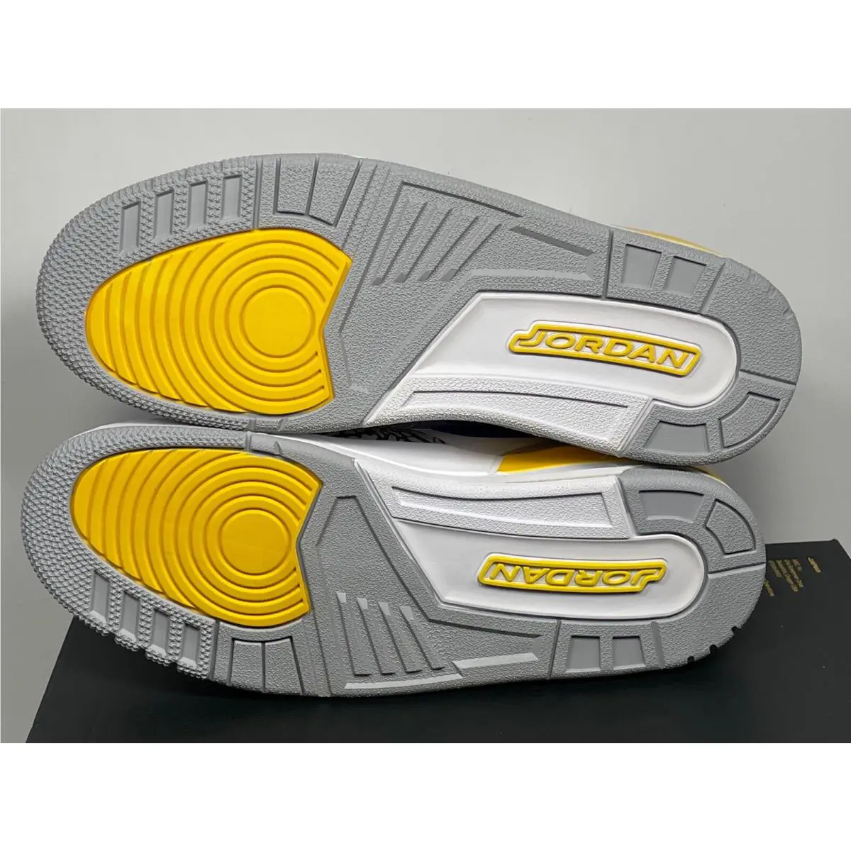 Nike shoes - Jordan Legacy 312 - Legacy - AV3922-157 - White/Field Purple-Amarillo (UPC: 887231287956) 6