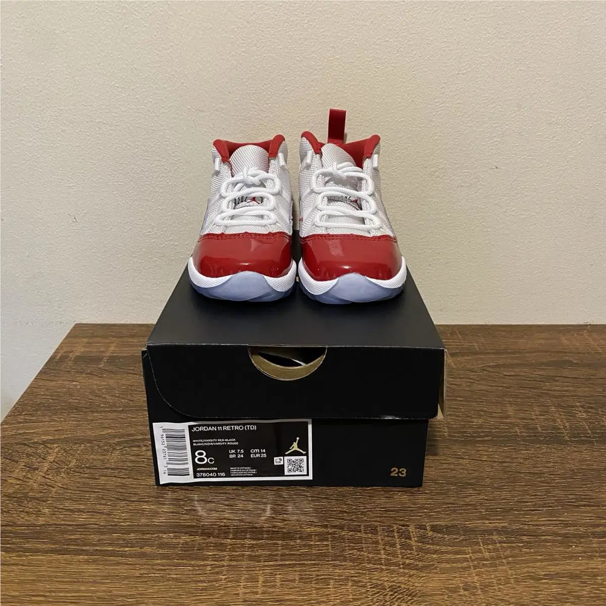 Nike shoes - Air Jordan 11 - Air - 378040116 - Red 0