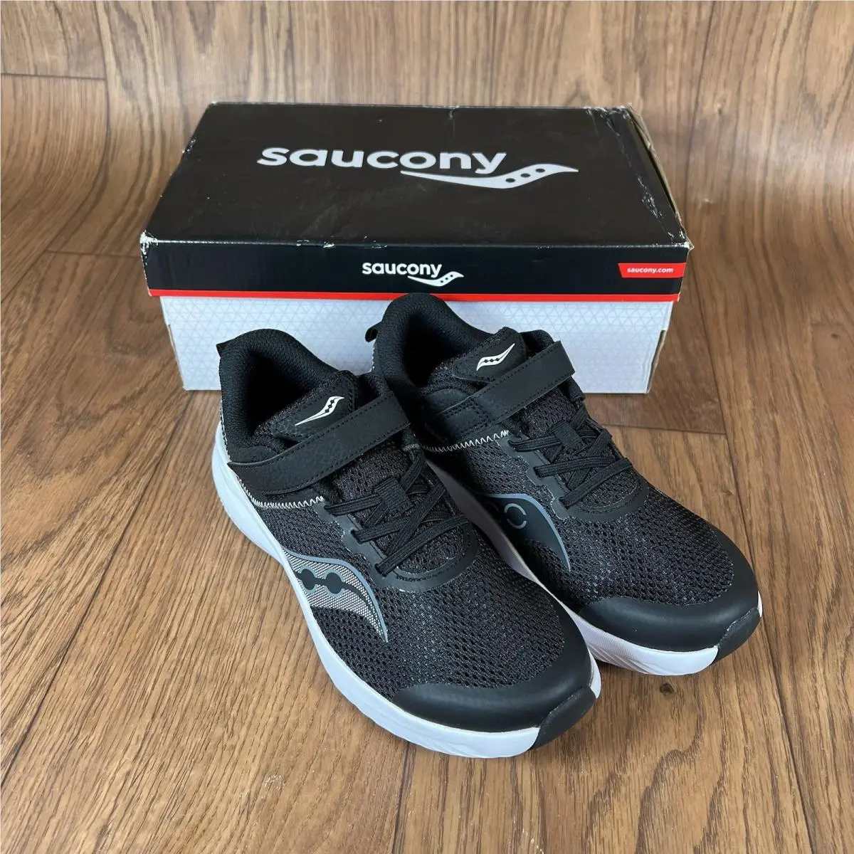 Saucony Kinvara 14 Mens Running Shoes Size 4.5W Black White SK267270