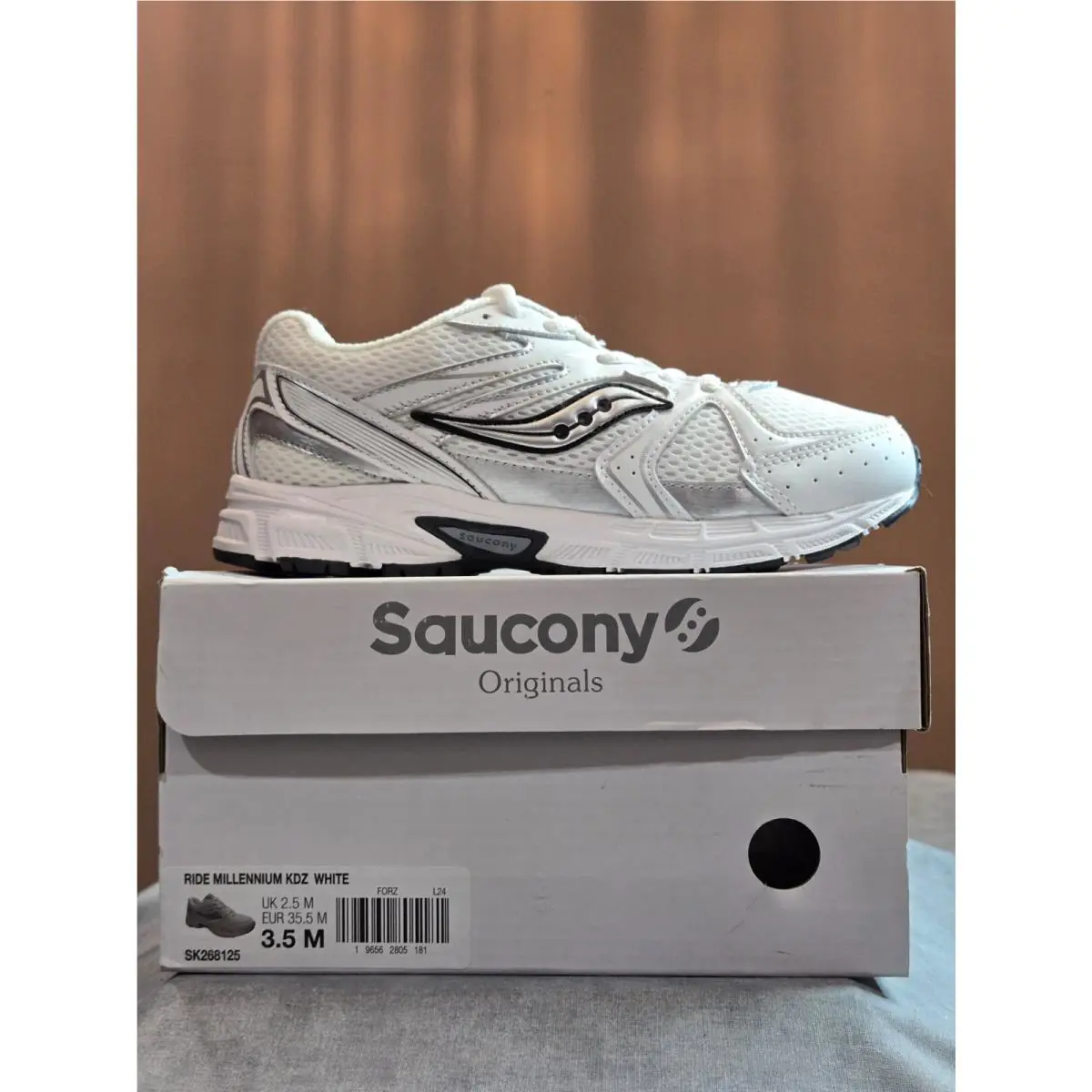 Saucony shoes - White 1