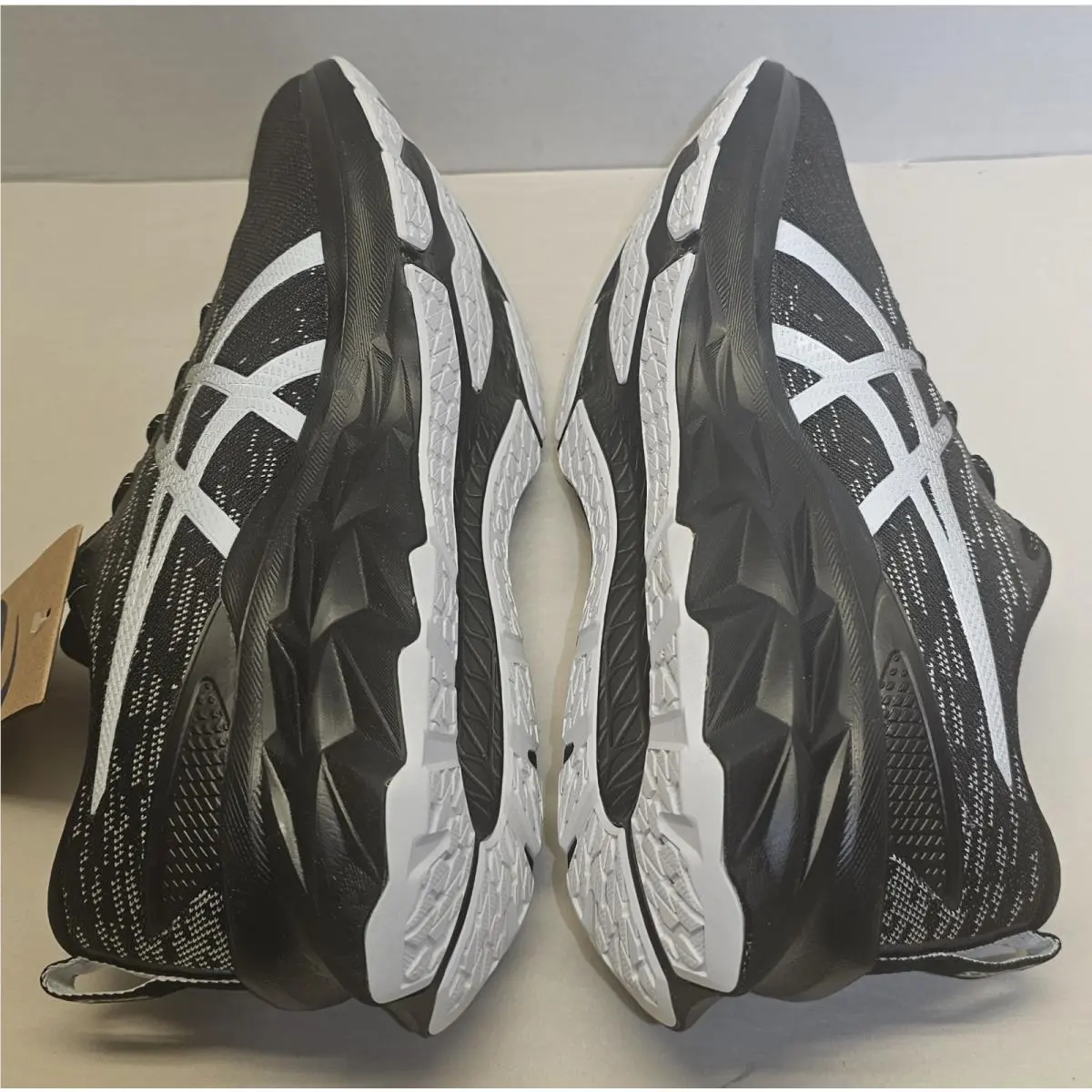 Asics shoes - ASICS Novablast - Novablast - 1011B192-001 - Black/Pure Silver 18