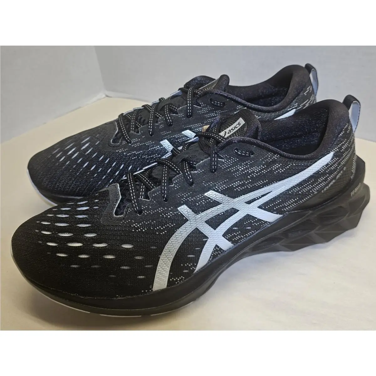 Asics shoes - ASICS Novablast - Novablast - 1011B192-001 - Black/Pure Silver 3