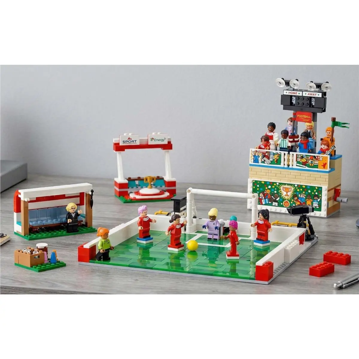 Lego Icons of Play Soccer Toy Set Kit 40634 W/ Working Scoreboard 15 Minifigures