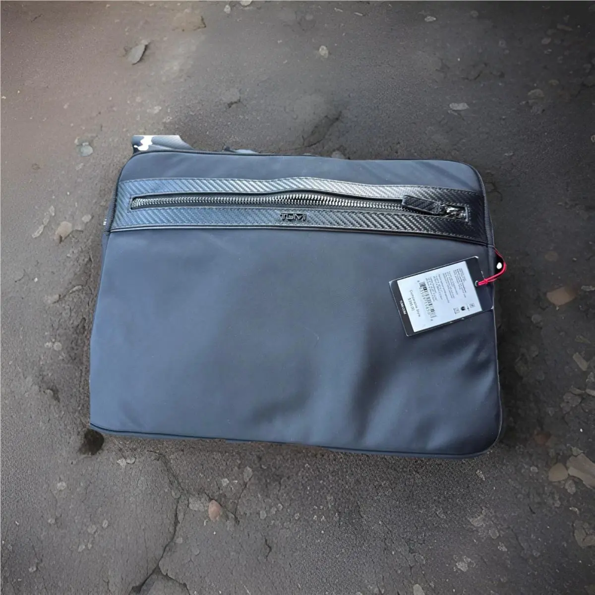 Tumi Kalvin Laptop Crossbody 150503-1052 066794DCBO 11.25”x15”x1” MSRP:$395