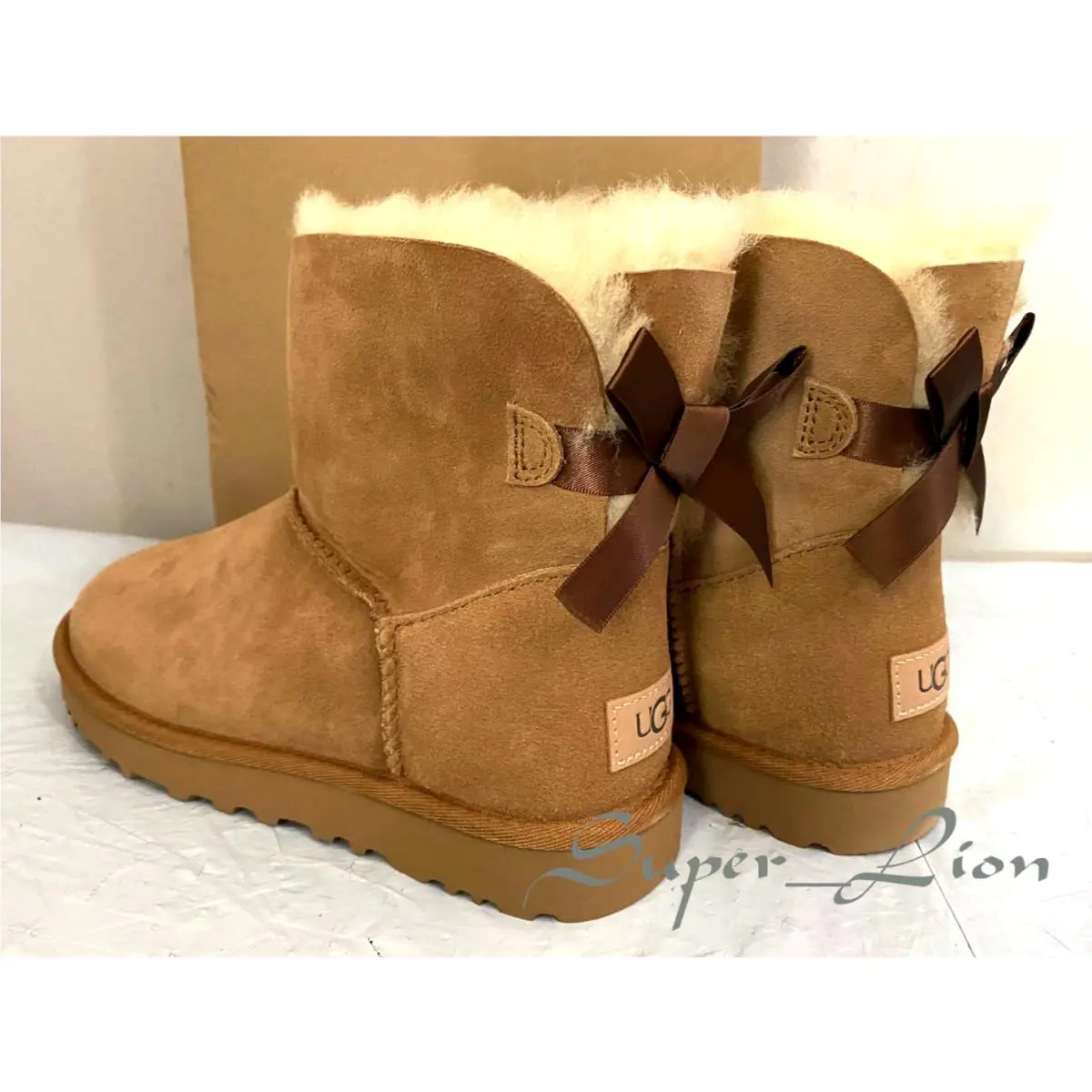 Ugg Women`s Mini Bailey Bow II Boots 1016501 - Size 7 - Chestnut