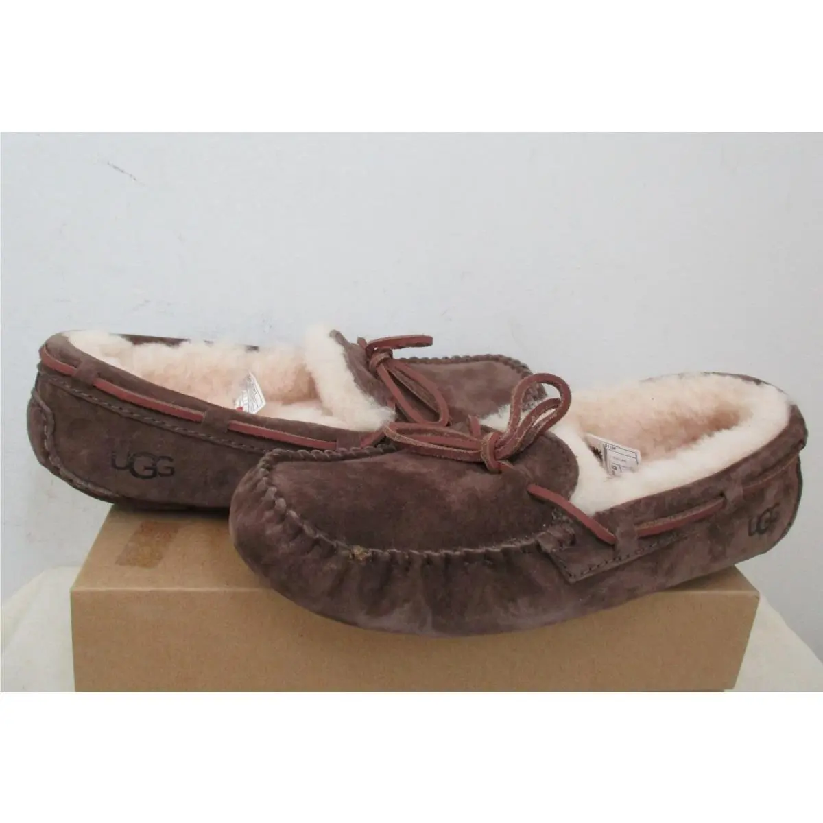 Ugg Women`s Dakota Slippers Shoes 7US Espresso Brown Suede