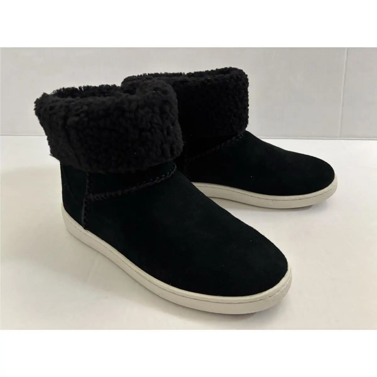 Ugg Women’s Mika Classic Sneaker Back Size US 7