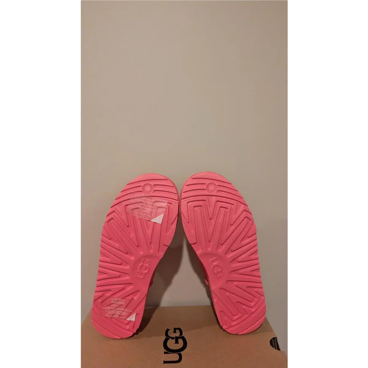 UGG shoes - pink bloom 3