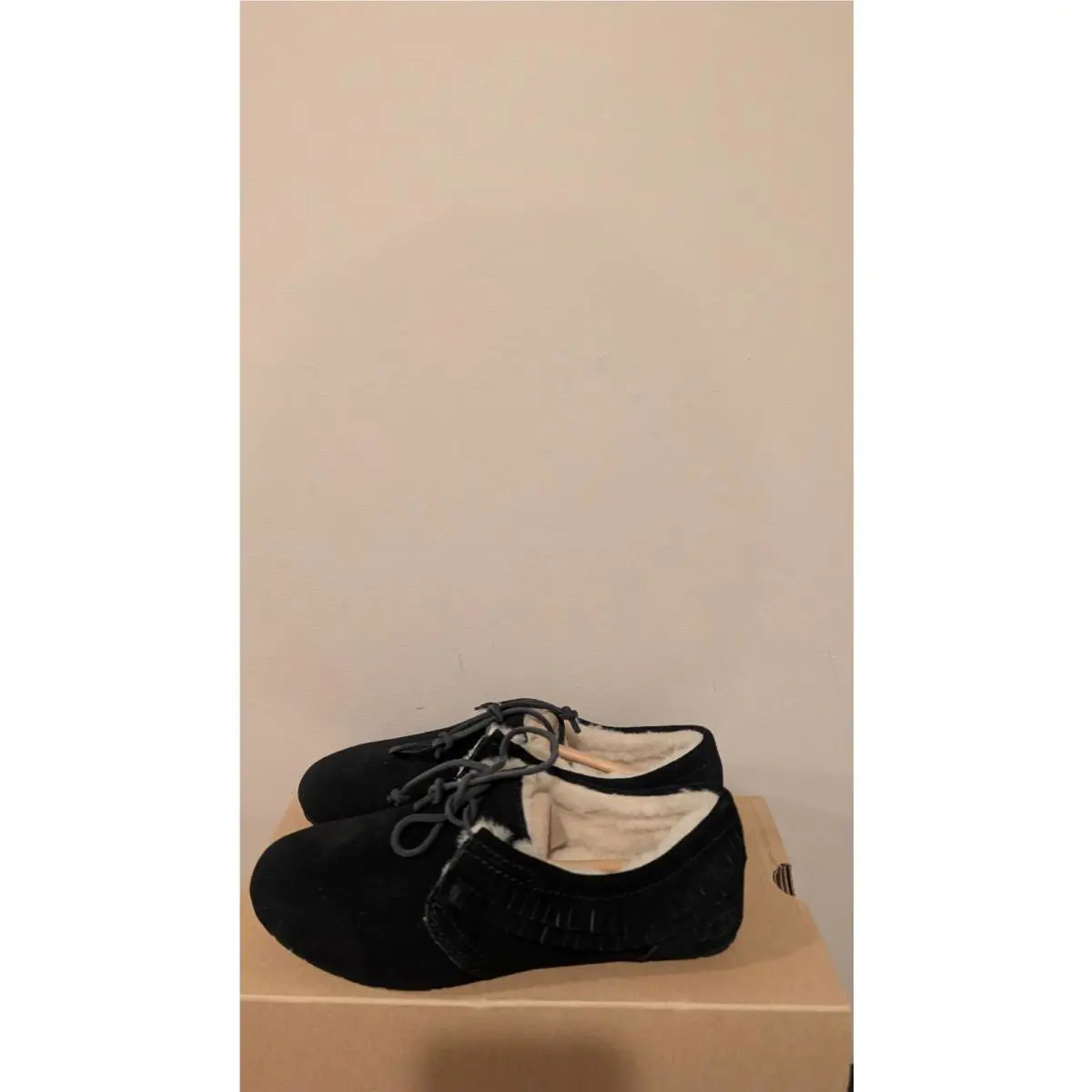 Ugg Australia Women`s Nikola Shoes Size 6