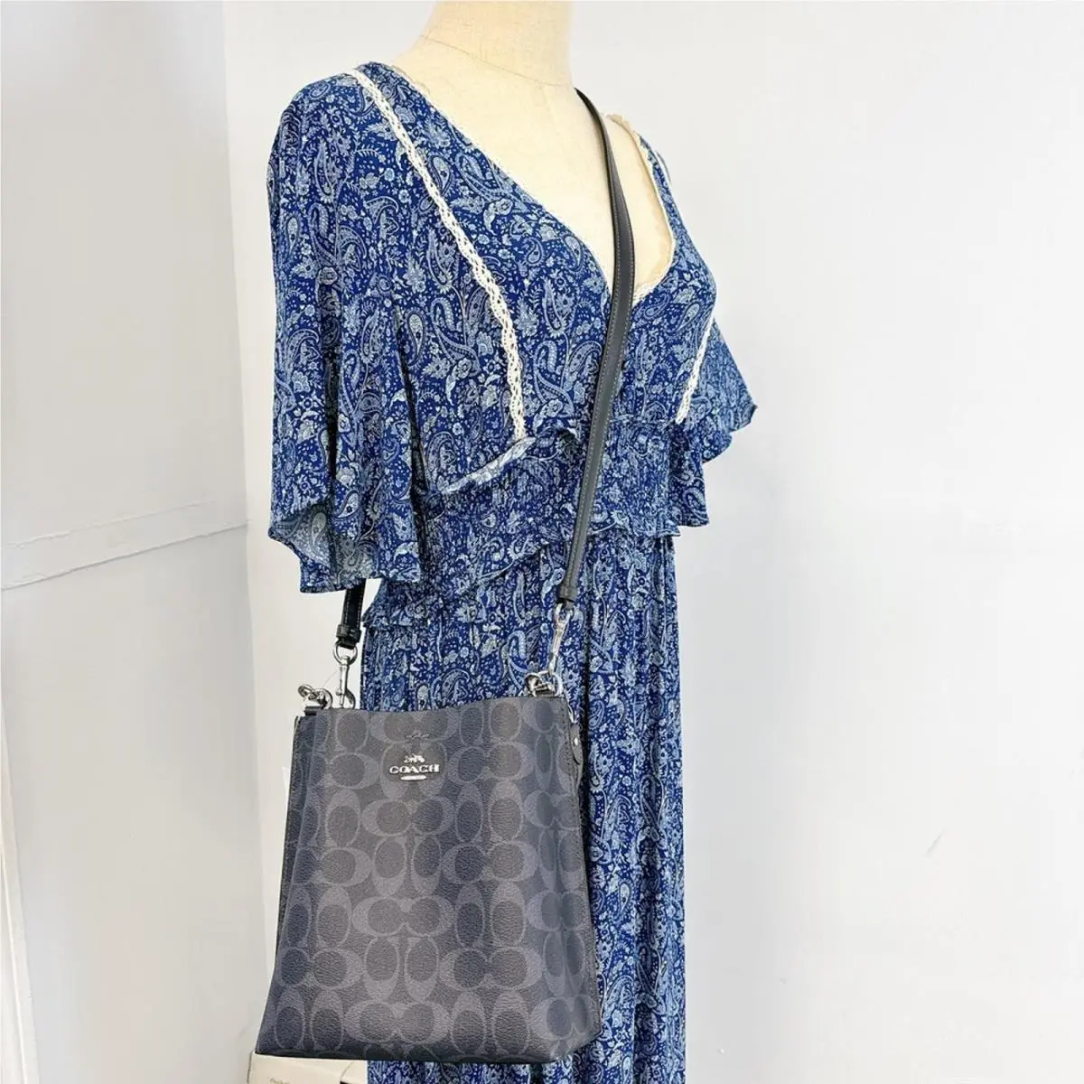 Coach CA582 Mollie Bucket Bag 22 In Signature Canvas IN Denim Midnight Navy