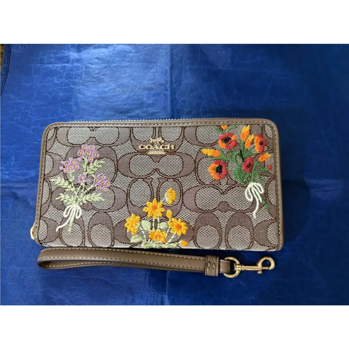 Coach Lge Sig Jcqrd Floral Embroidered Zip Around Wallet CEC23