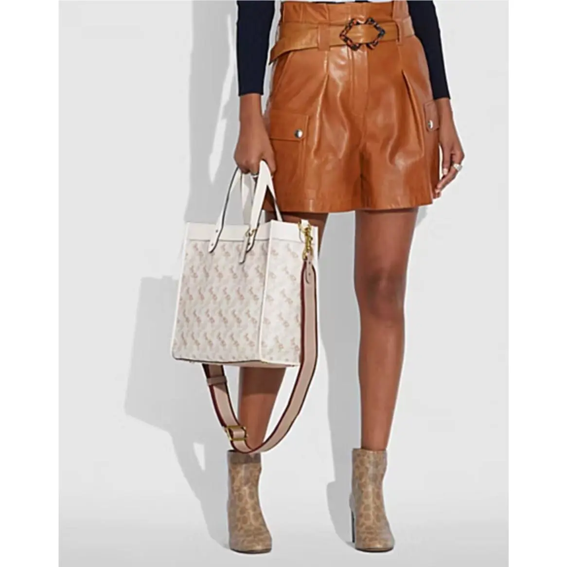 Coach Horse & Carriage Field Tote Bag Horse Carriage Field Tote Bag 89143 Pvc Canvas/ Leather Ivory/253582
