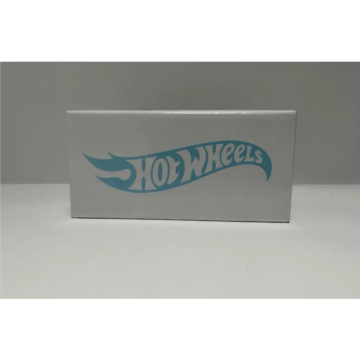 Hot Wheels Red Line Club Exclusive Holiday 64 Impala The Snowman 1:64