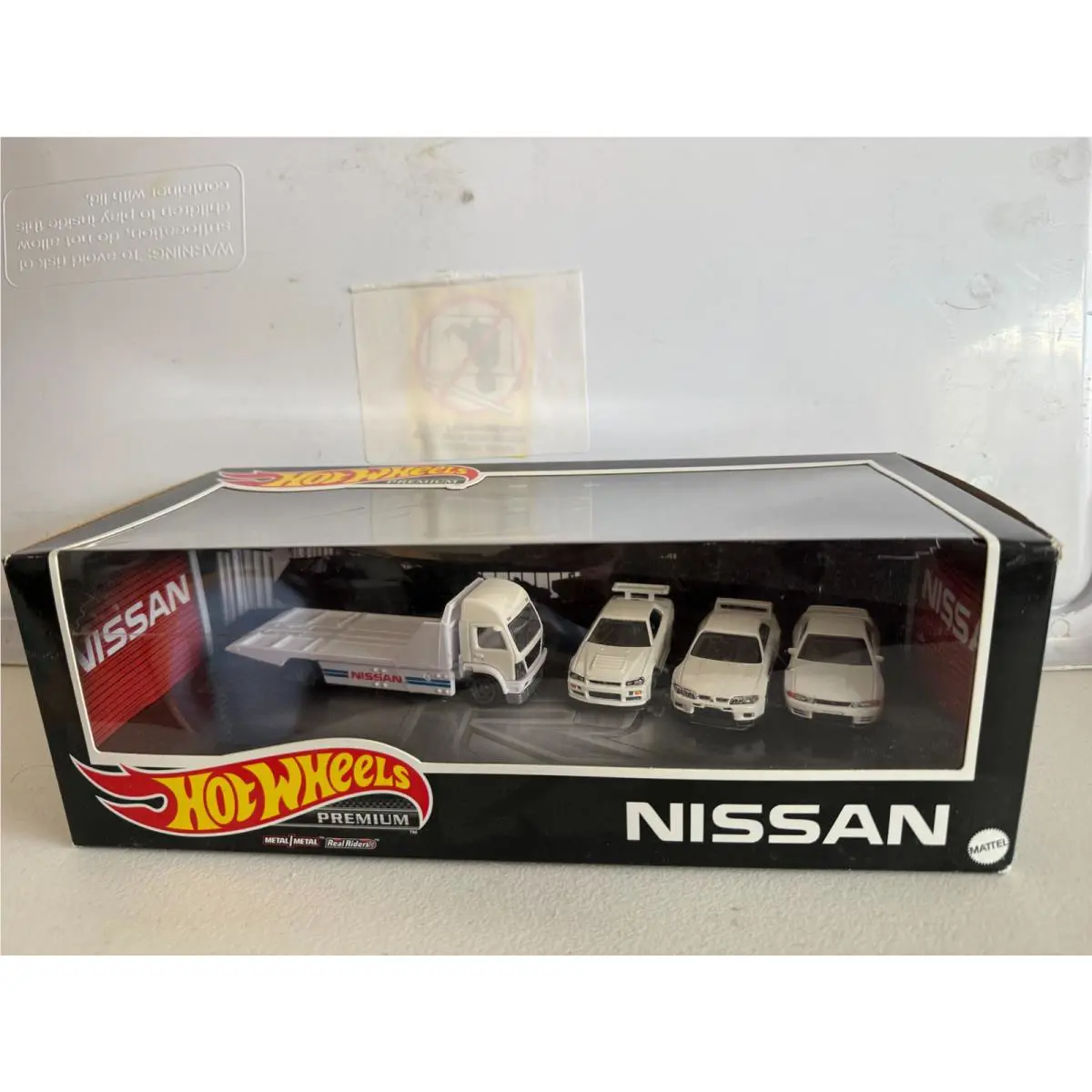 Hot Wheels Walmart Premium Diorama Box Set White Nissan Skyline Gt-r AC9