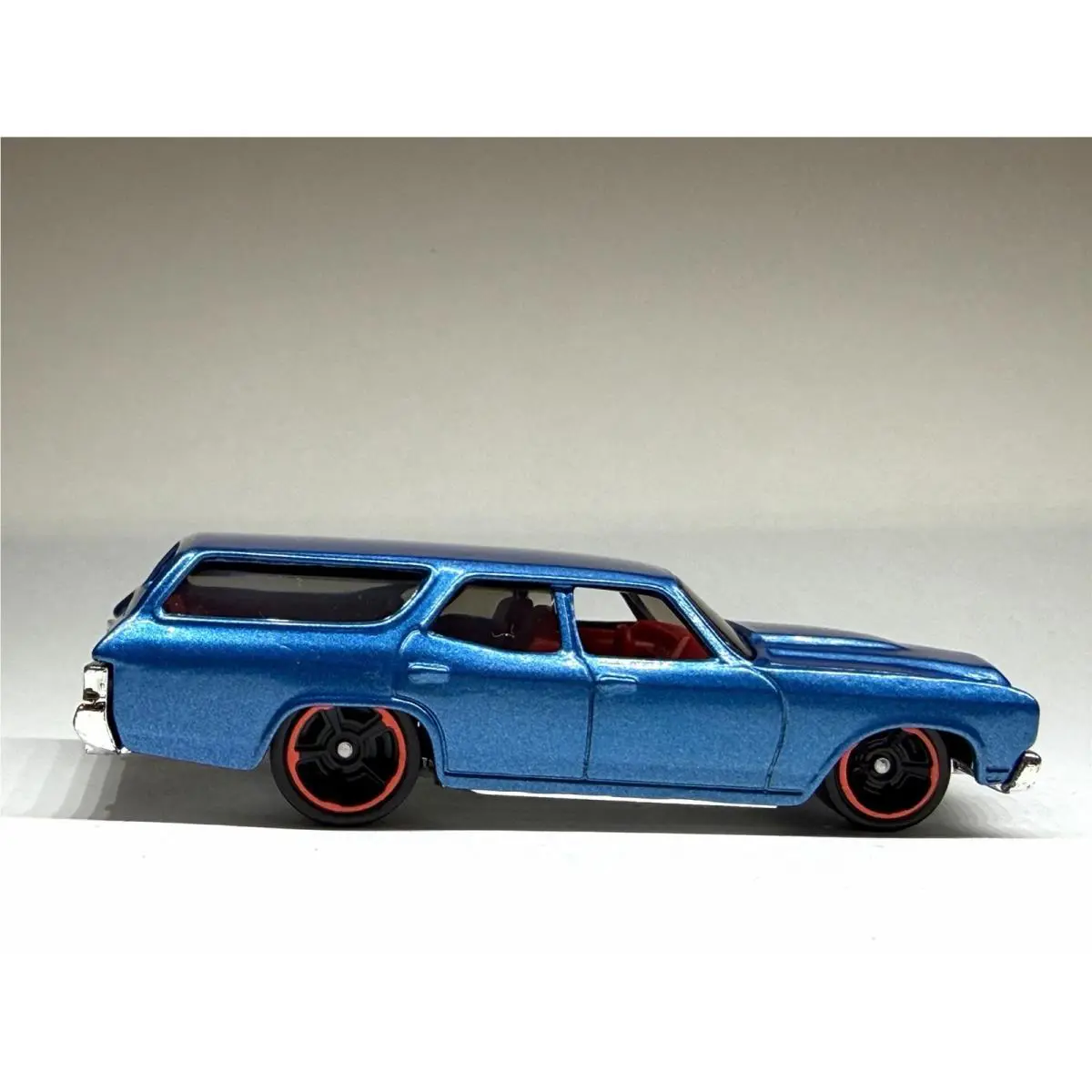 Hot Wheels Custom Made Metallic Blue Redline Series `70 Chevelle SS Wagon