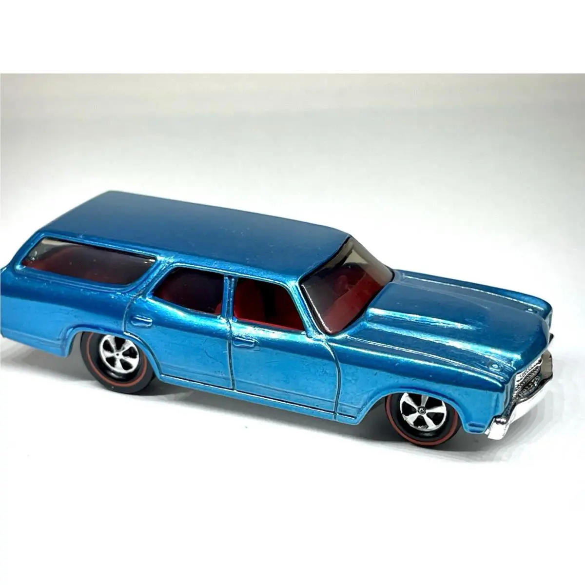 Hot Wheels Custom Made Spectraflame Blue Redline `70 Chevelle SS Wagon