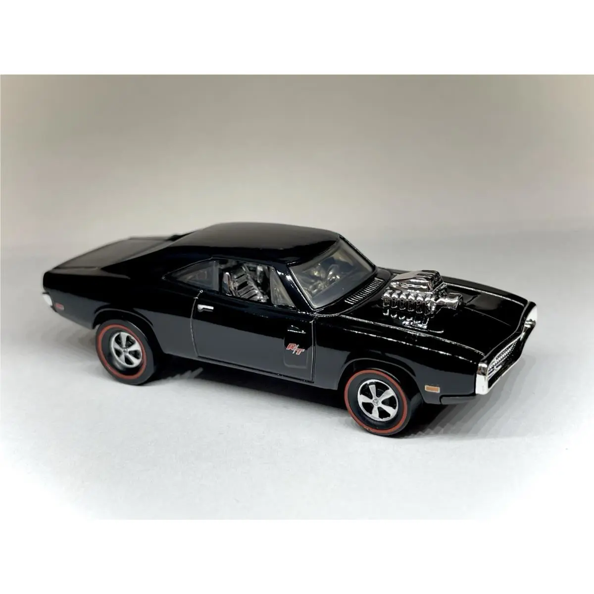 Hot Wheels Custom Made Black `70 Dodge Charger R/t W/ Redlines Diecast 1:64