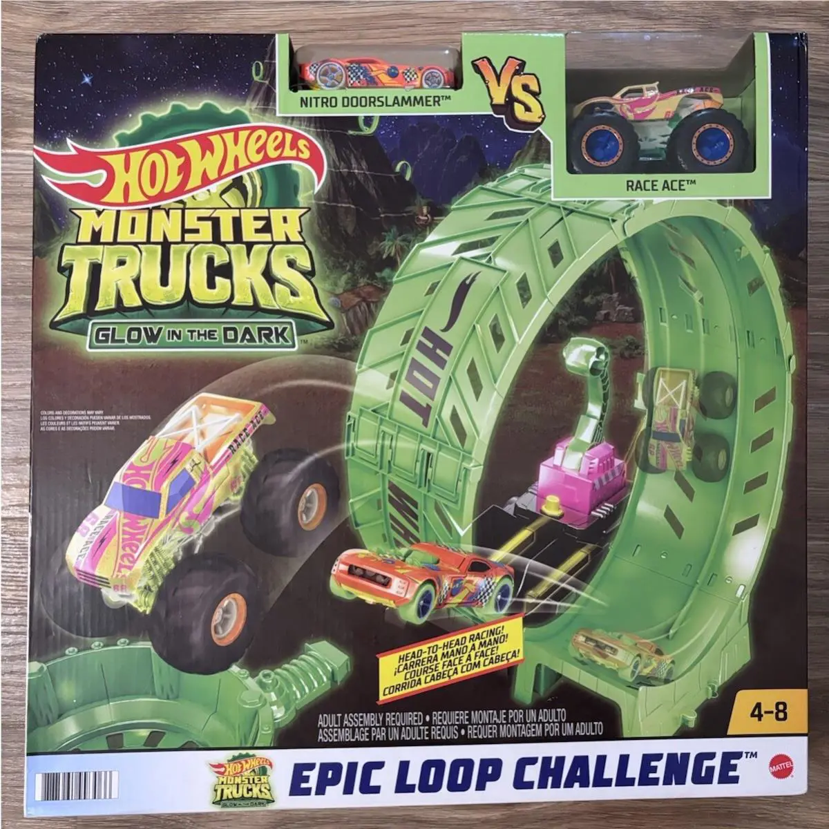 Hot Wheels Monster Trucks Glow in The Dark Epic Loop Challenge Playset